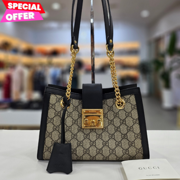 Gucci 498156 Padlock 小號購物肩背包  黑色 Gucci Padlock 小號購物包, GG Supreme 帆布包, 鎖扣肩背包, 
黑色皮革飾邊包, Gucci經典手袋, 義大利製Gucci包, 
, Gucci鎖扣設計包推薦, 奢華GG Supreme肩背包, Gucci小號購物包推薦