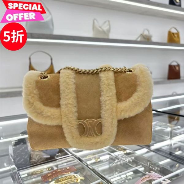 Celine 118223 羊皮剪羊毛 大款 Victoire包   棕色 Celine、Large victoire、118223GFP.38CR、羊皮包、剪羊毛包、鍊帶包、精品包款、精品包推薦、大型包款推薦、實用包款推薦、精品包評價、精品包價格、平行輸入、精品平行輸入、100%真品、專櫃真品保證、精品折扣、優惠精品價格、限時優惠、快速配送、台灣精品代購、精品包包哪裡買、精品包專櫃價格