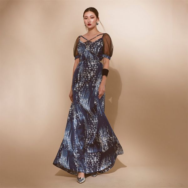 ERIKACHUNG 湛藍海洋｜玫瑰編織透紗袖長洋裝 #erikachung #洋裝 #高級訂製 #高訂禮服 #高訂時裝 #設計師品牌 #Erika設計師
