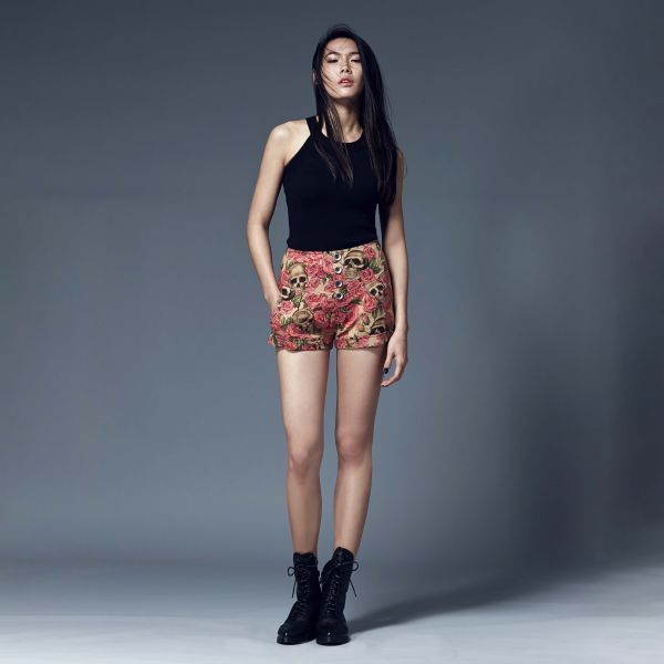 ERIKACHUNG 手繪藝術家｜骷塿玫瑰高腰短褲-粉卡其 #erikachung #洋裝 #高級訂製 #高訂禮服 #高訂時裝 #設計師品牌 #Erika設計師