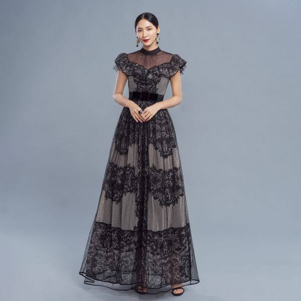 ERIKACHUNG 古典巴洛克｜夢幻雙層十字架蕾絲長洋裝 #erikachung #洋裝 #高級訂製 #高訂禮服 #高訂時裝 #設計師品牌 #Erika設計師