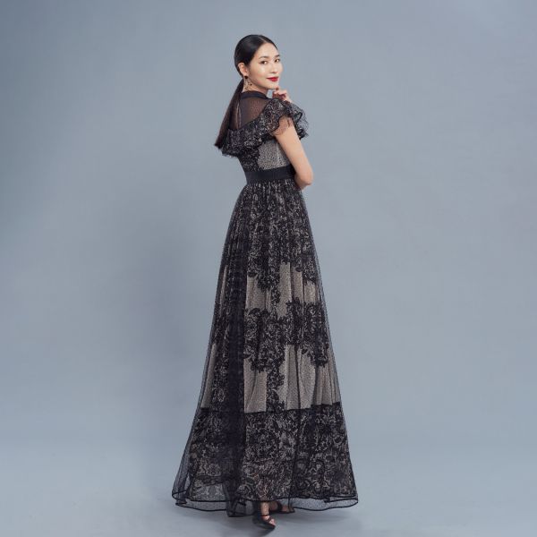 ERIKACHUNG 古典巴洛克｜夢幻雙層十字架蕾絲長洋裝 #erikachung #洋裝 #高級訂製 #高訂禮服 #高訂時裝 #設計師品牌 #Erika設計師