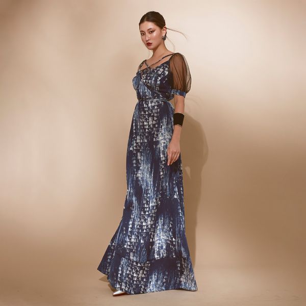 ERIKACHUNG 湛藍海洋｜玫瑰編織透紗袖長洋裝 #erikachung #洋裝 #高級訂製 #高訂禮服 #高訂時裝 #設計師品牌 #Erika設計師