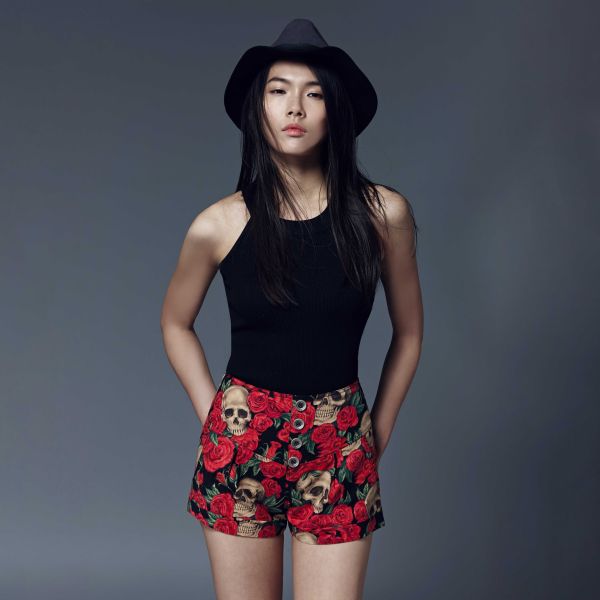 ERIKACHUNG 手繪藝術家｜骷塿玫瑰高腰短褲 #erikachung #洋裝 #高級訂製 #高訂禮服 #高訂時裝 #設計師品牌 #Erika設計師