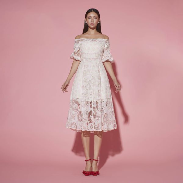 ERIKACHUNG 阿芙蘿黛蒂｜薔葳透膚一字領蕾絲燒花洋裝 #erikachung #洋裝 #高級訂製 #高訂禮服 #高訂時裝 #設計師品牌 #Erika設計師