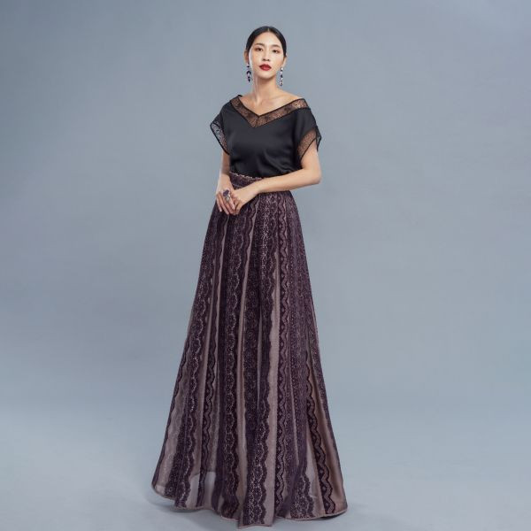 ERIKACHUNG 高冷絳紫｜蕾絲層次的透紗長裙 #erikachung #洋裝 #高級訂製 #高訂禮服 #高訂時裝 #設計師品牌 #Erika設計師