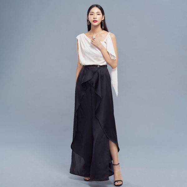 ERIKACHUNG 湛藍海洋｜謬斯女神不對稱垂墜上衣 #erikachung #洋裝 #高級訂製 #高訂禮服 #高訂時裝 #設計師品牌 #Erika設計師