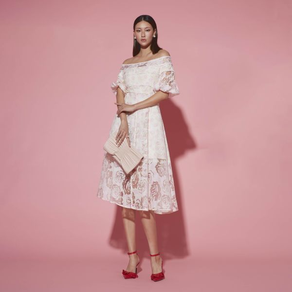 ERIKACHUNG 阿芙蘿黛蒂｜薔葳透膚一字領蕾絲燒花洋裝 #erikachung #洋裝 #高級訂製 #高訂禮服 #高訂時裝 #設計師品牌 #Erika設計師