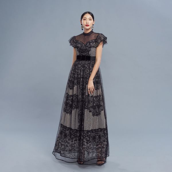 ERIKACHUNG 古典巴洛克｜夢幻雙層十字架蕾絲長洋裝 #erikachung #洋裝 #高級訂製 #高訂禮服 #高訂時裝 #設計師品牌 #Erika設計師