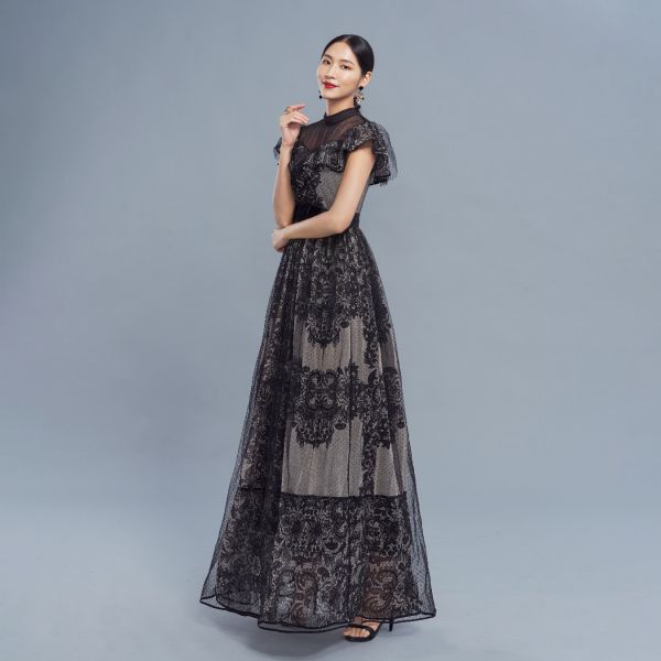 ERIKACHUNG 古典巴洛克｜夢幻雙層十字架蕾絲長洋裝 #erikachung #洋裝 #高級訂製 #高訂禮服 #高訂時裝 #設計師品牌 #Erika設計師