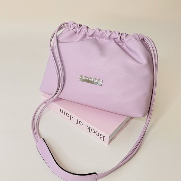 霧面納帕紋泡芙束口包 