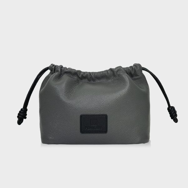 精品館甩紋牛皮空氣微束斜背包 