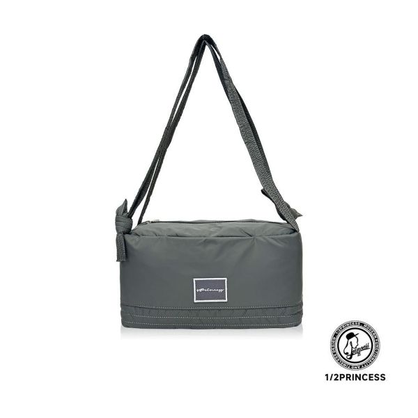 品牌尼龍臘腸肩背包 