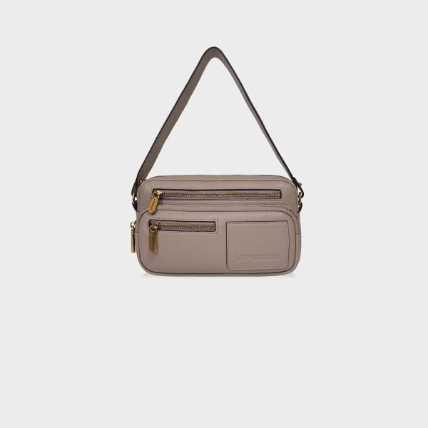 精品館甩紋牛皮克制配置斜背 