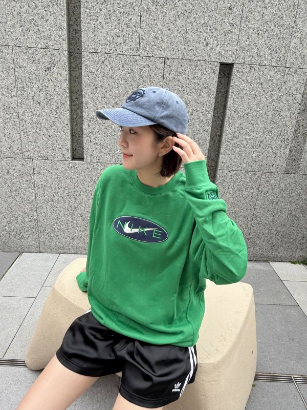 NIKE 美式復古刺繡圖騰大學T 