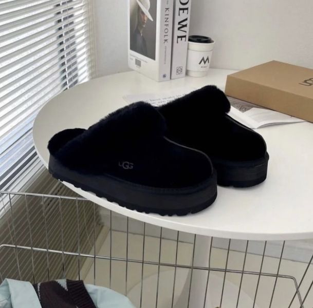 UGG 毛毛厚底拖鞋 