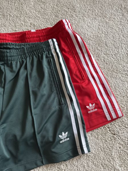 ADIDAS 三線條紋短褲 