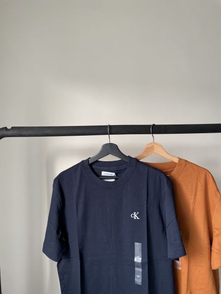 Calvin Klein 男生刺繡logo短T 