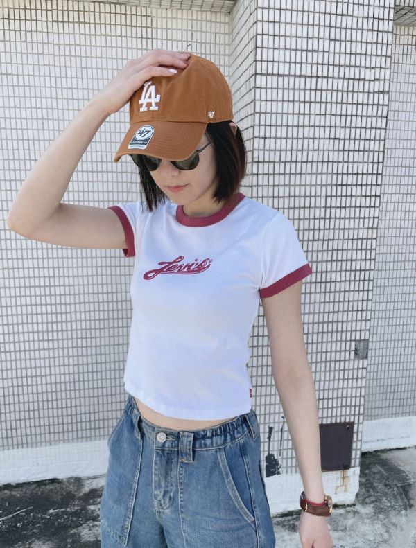 Levi’s 短版上衣 