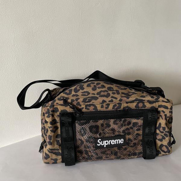 Supreme 包款 