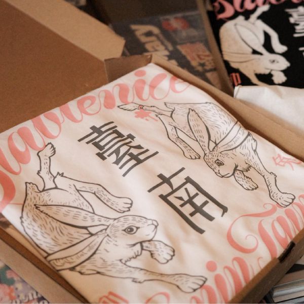 | 中秋月夜，與「卯」同行| 兔年涼感短袖T-shirt/ 共兩款 