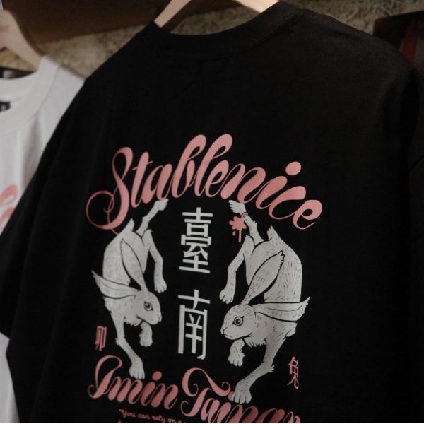 | 中秋月夜，與「卯」同行| 兔年涼感短袖T-shirt/ 共兩款 