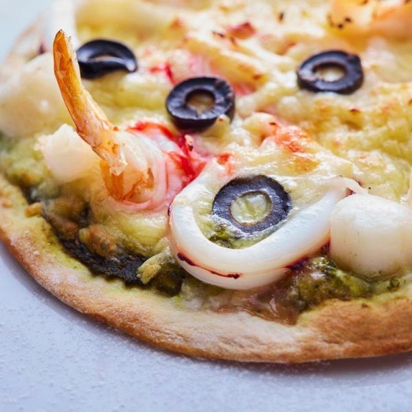 【曼曼啃PIZZA】海洋珍饌五入組：曼曼海鮮、青醬海鮮、松露白醬海鮮 任選五個 
