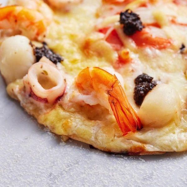 【曼曼啃PIZZA】海洋珍饌五入組：曼曼海鮮、青醬海鮮、松露白醬海鮮 任選五個 