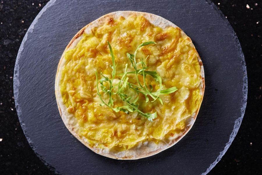 【曼曼啃PIZZA】12入組：瑪格麗特x2、經典夏威夷x2、德式慕尼黑香腸x2、火焰辣雞、明太子起司、明太子麻糬、南瓜起司、紅豆貓熊麻糬 、曼曼起司 