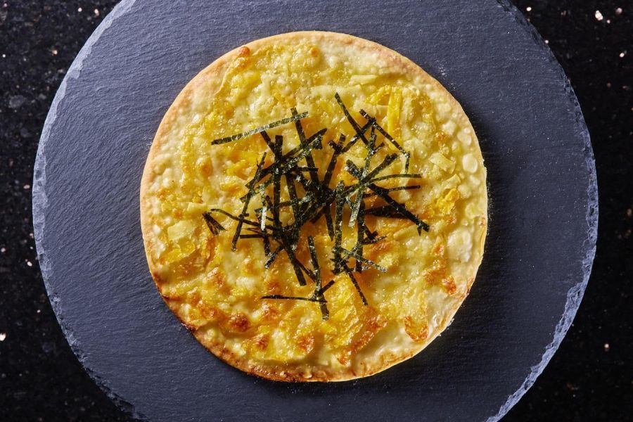 【曼曼啃PIZZA】12入組：瑪格麗特x2、經典夏威夷x2、德式慕尼黑香腸x2、火焰辣雞、明太子起司、明太子麻糬、南瓜起司、紅豆貓熊麻糬 、曼曼起司 