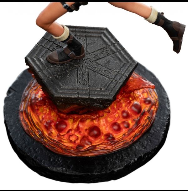 正版授權 WETA Workshop 18.3cm 古墓麗影 勞拉·克勞馥 火焰聖殿雕像 