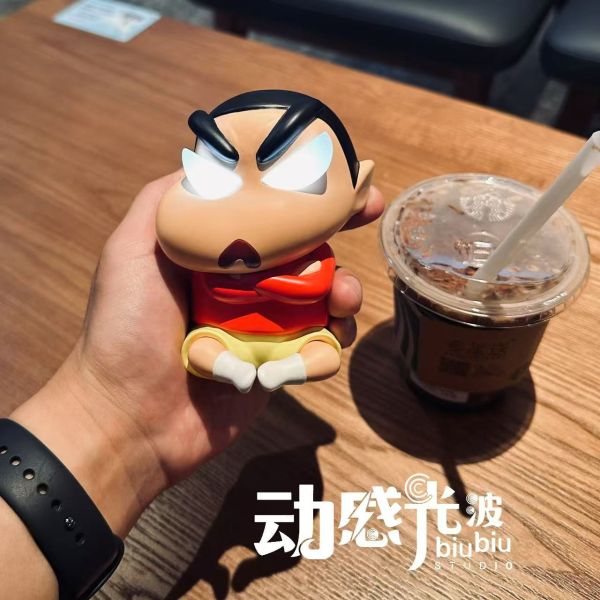 動感光波工作室 暴怒小新（眼睛可發光） 