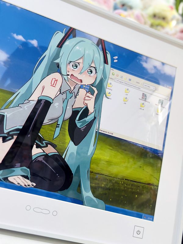 千鳥社 《初音顯示器》初音未來公主殿下復古桌寵擺臺裝飾畫 