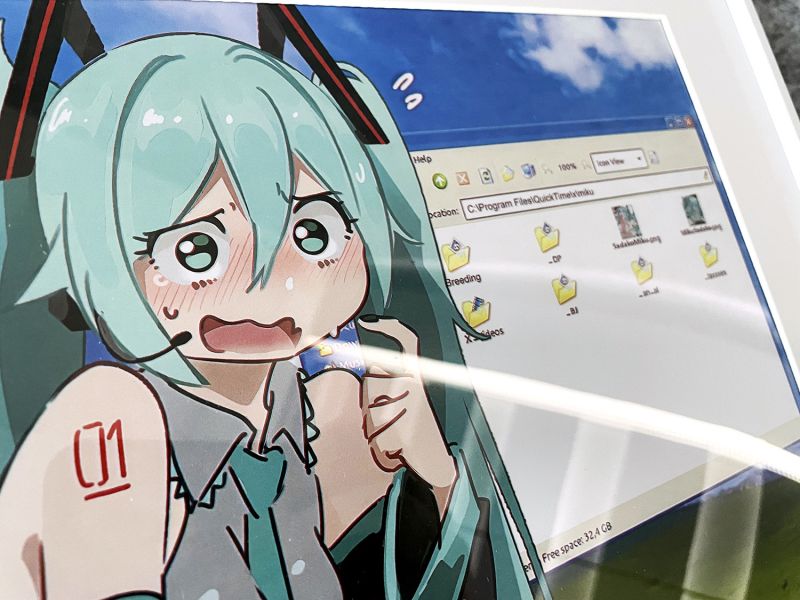 千鳥社 《初音顯示器》初音未來公主殿下復古桌寵擺臺裝飾畫 