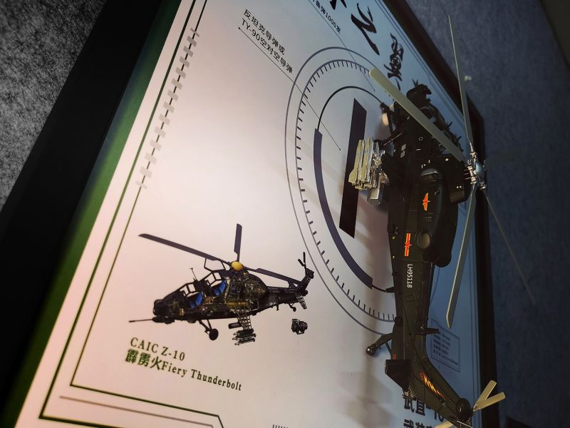 千鳥社 《武直十》武裝直升機模型裝裱國之重器限量裝飾畫 