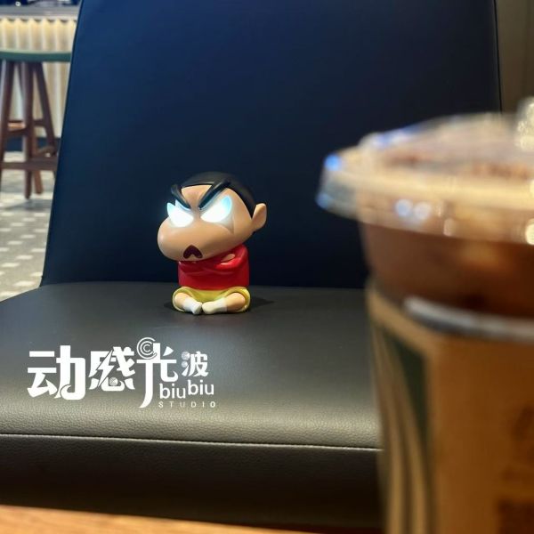 動感光波工作室 暴怒小新（眼睛可發光） 