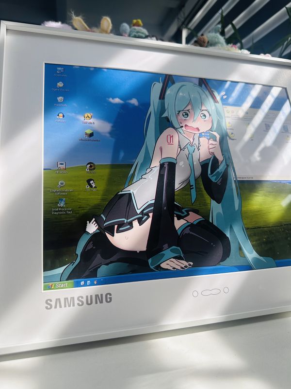 千鳥社 《初音顯示器》初音未來公主殿下復古桌寵擺臺裝飾畫 
