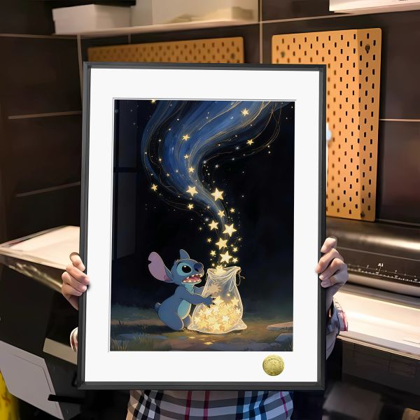 皇呱《史迪仔放飛星空》星際寶貝可愛藍色外星小怪物裝飾畫 