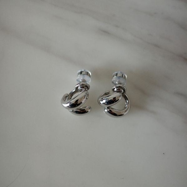 Teddy Twirled Earrings 扭結圈圈 