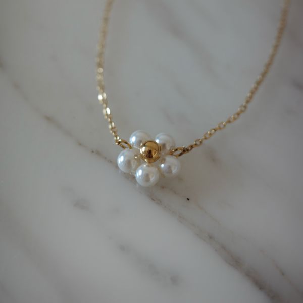 Floral Pearl Necklace 珍珠小花 