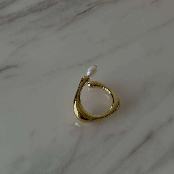 Asymmetric Pearl Ring 水滴珍珠 