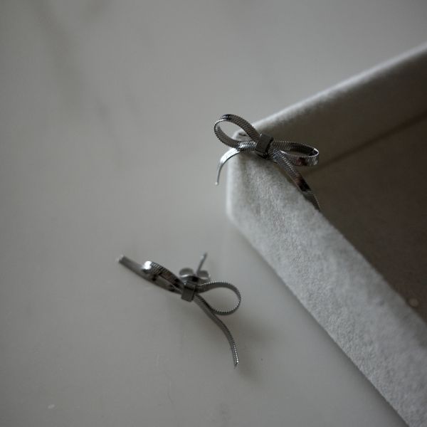 Elmer Bow Tie Earrings 蝴蝶圈圈 