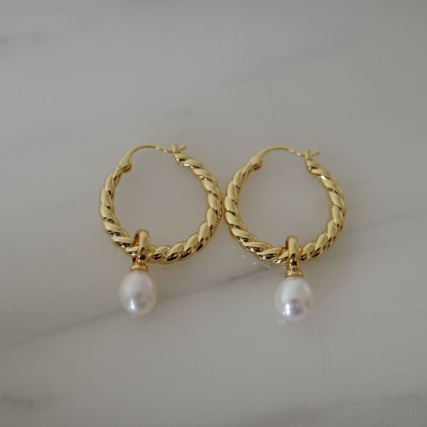 Lysa Pearl Earrings 麻花珍珠 