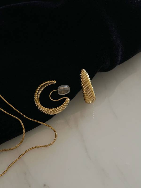 Spiral Earrings 牛角圈圈 