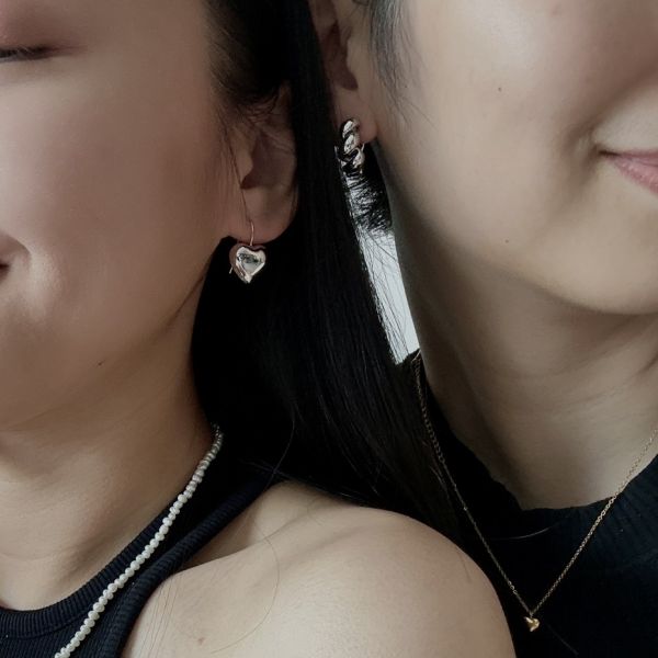 Silver Huggies Earrings 銀河愛心 