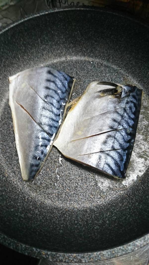 超大片頂級挪威薄鹽鯖魚/片 好吃又便宜~ 挪威薄鹽鯖魚,鯖魚,鯖魚片,挪威鯖魚,挪威鯖魚片,薄鹽鯖魚片,