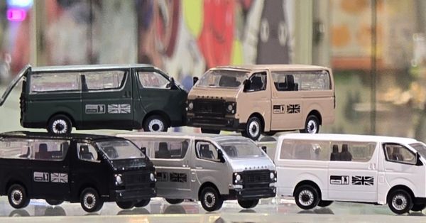 1/64 PLUS DAMD 高頂改裝版豐田Hiace 模型 DEFEACE款 扭蛋 轉彈 盒玩 1/64 PLUS DAMD 高頂改裝版豐田Hiace 模型 DEFEACE款 扭蛋 轉彈 盒玩