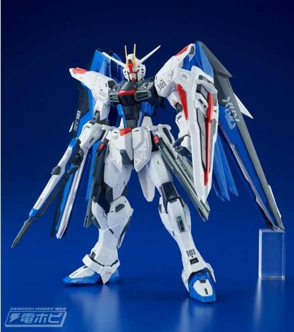 萬代 BANDAI 1/100 鋼彈模型 MG 自由鋼彈 Ver.2.0 組裝模型