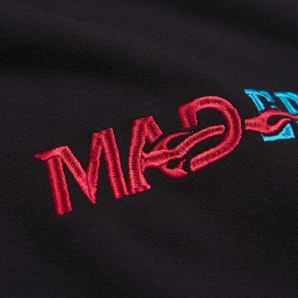 預購Q4 EDWIN x MADWORKS狂熱烈火文字刺繡電馭寬版長袖T-黑 