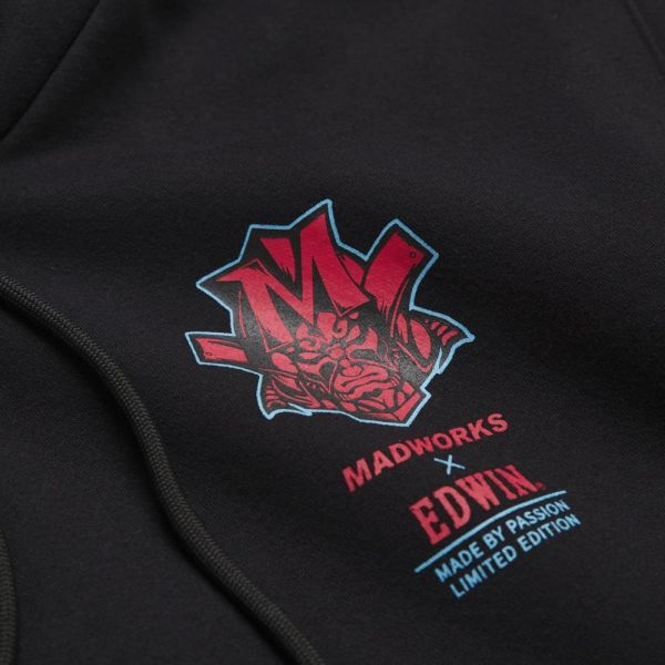 預購Q4 EDWIN x MADWORKS紅武士電馭寬版連帽T-黑 